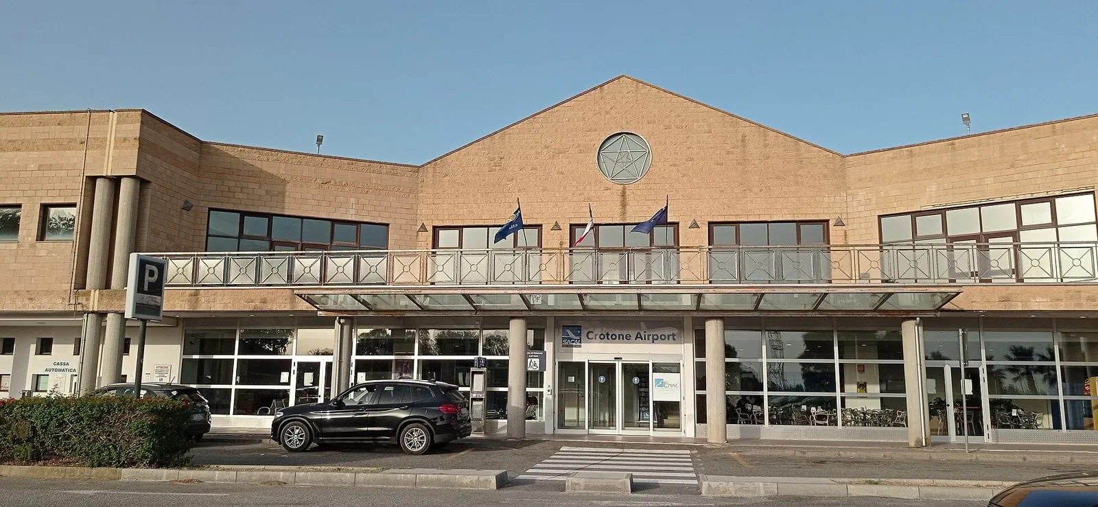 Il terminal dell'aeroporto di Crotone